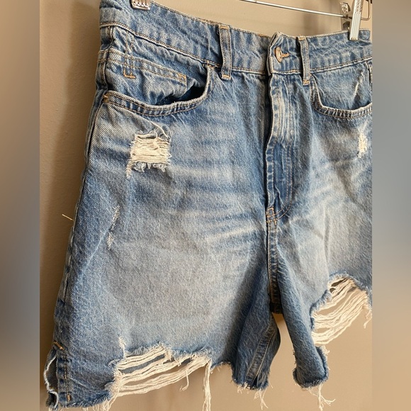 Zara Jean Shorts Distressed Ripped High Waisted Size 6 - Picture 2 of 9